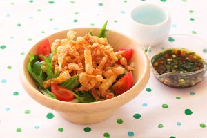 水菜と揚げワンタンのパリパリサラダ